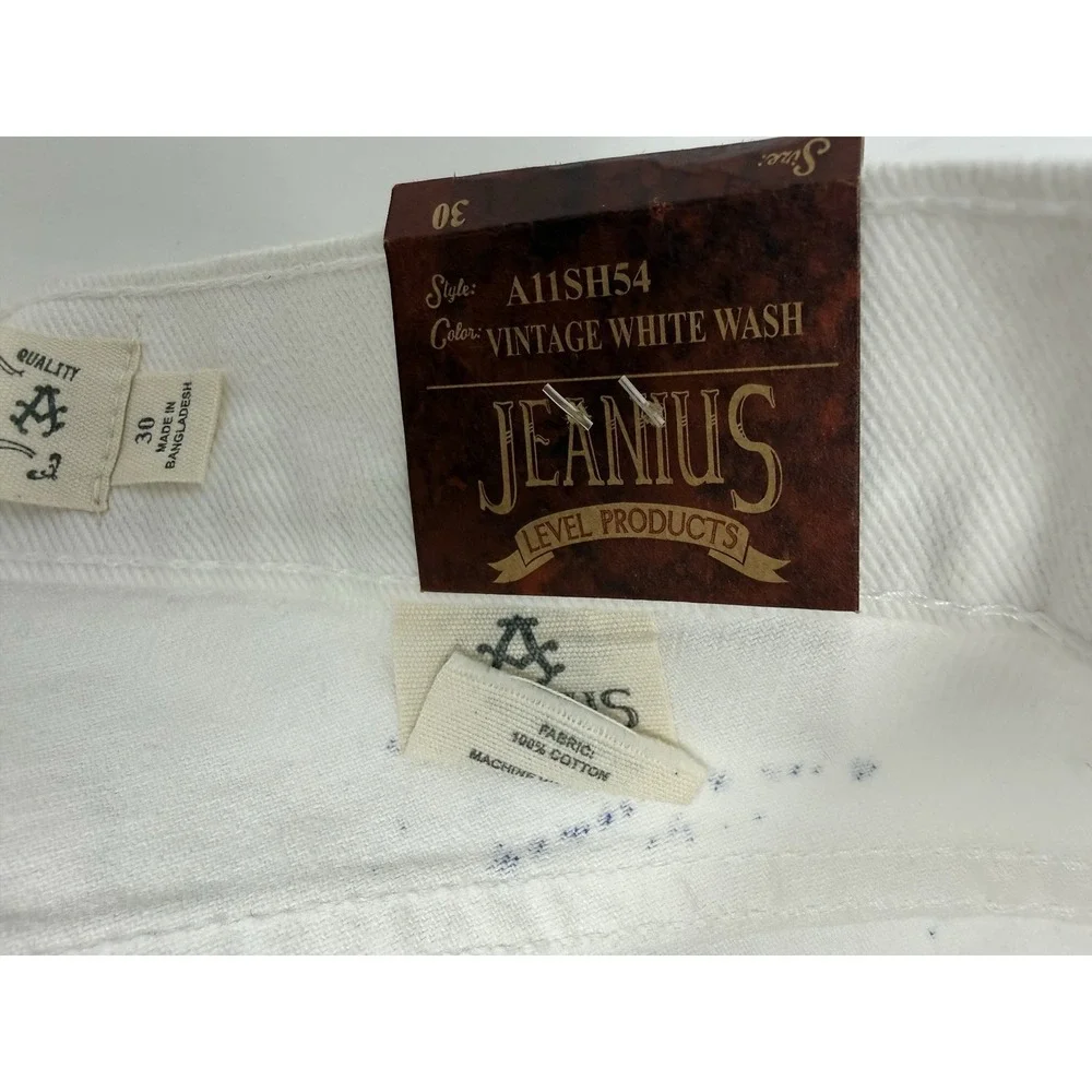 NWT Size 30 Men's Jeanius Akademiks Shorts White Denim Paint Splattered